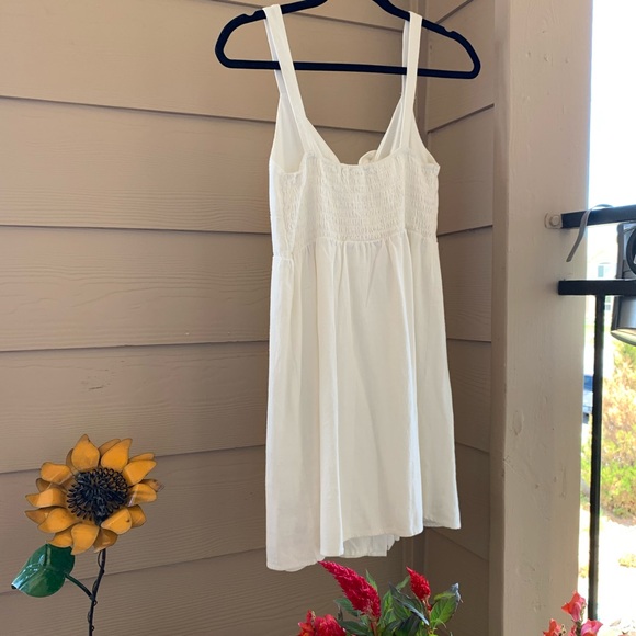 🌻Button front white dress - Picture 2 of 5